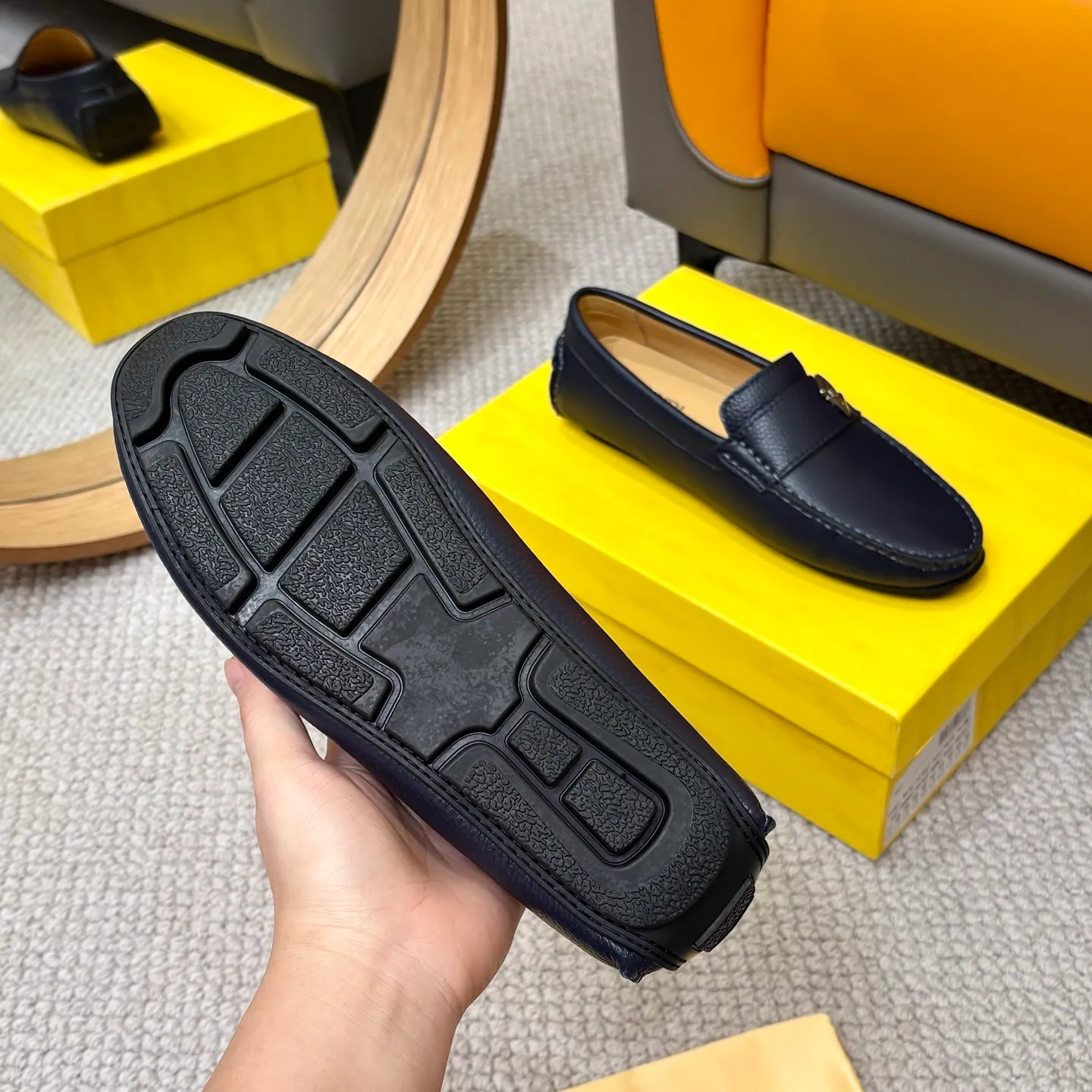 Men's shoes 💰420 [FENDI Fendi] 2⃣️0⃣️2⃣️5️⃣New Milan men's fashion lazy catwalk style ✅ fashionable casual beanie shoes, imported calfskin fabric, super smooth texture, sweat-absorbent and breathable, (sheepskin lining). Metal LOGO on the shoe body, Medusa avatar, irregular avatar, high-end craftsmanship logo✅ French Loft set foot design style 👟Low-key and elegant, great on-foot effect... Men's shoe size: 38-46 (4-12)